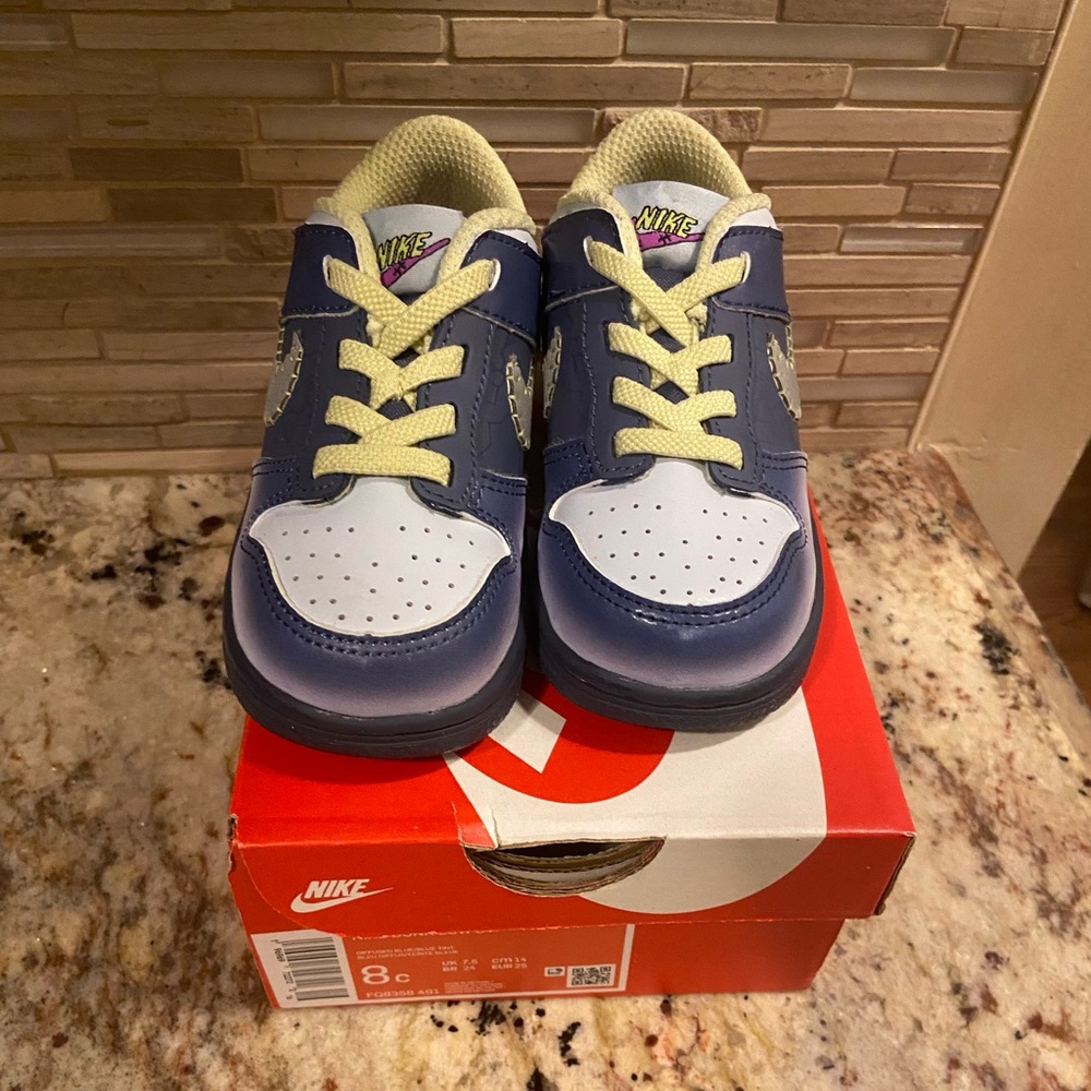 Nike Dunk Low Kids Sneakers in Blue and White